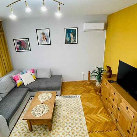 Apartman Jelena II Apartamento Sremska Mitrovica Exterior foto