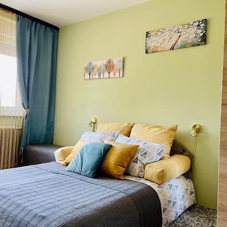 Apartman Jelena II Apartamento Sremska Mitrovica Exterior foto