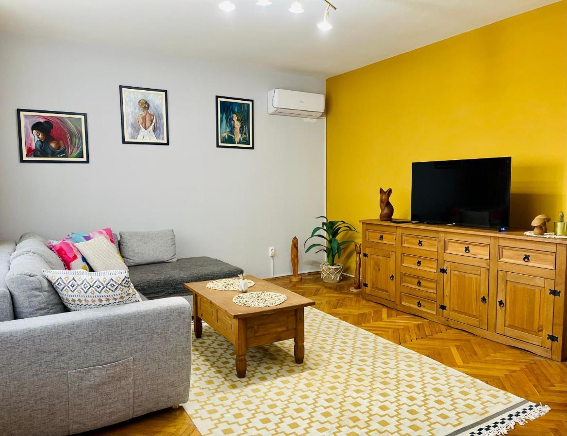 Apartman Jelena II Apartamento Sremska Mitrovica Exterior foto