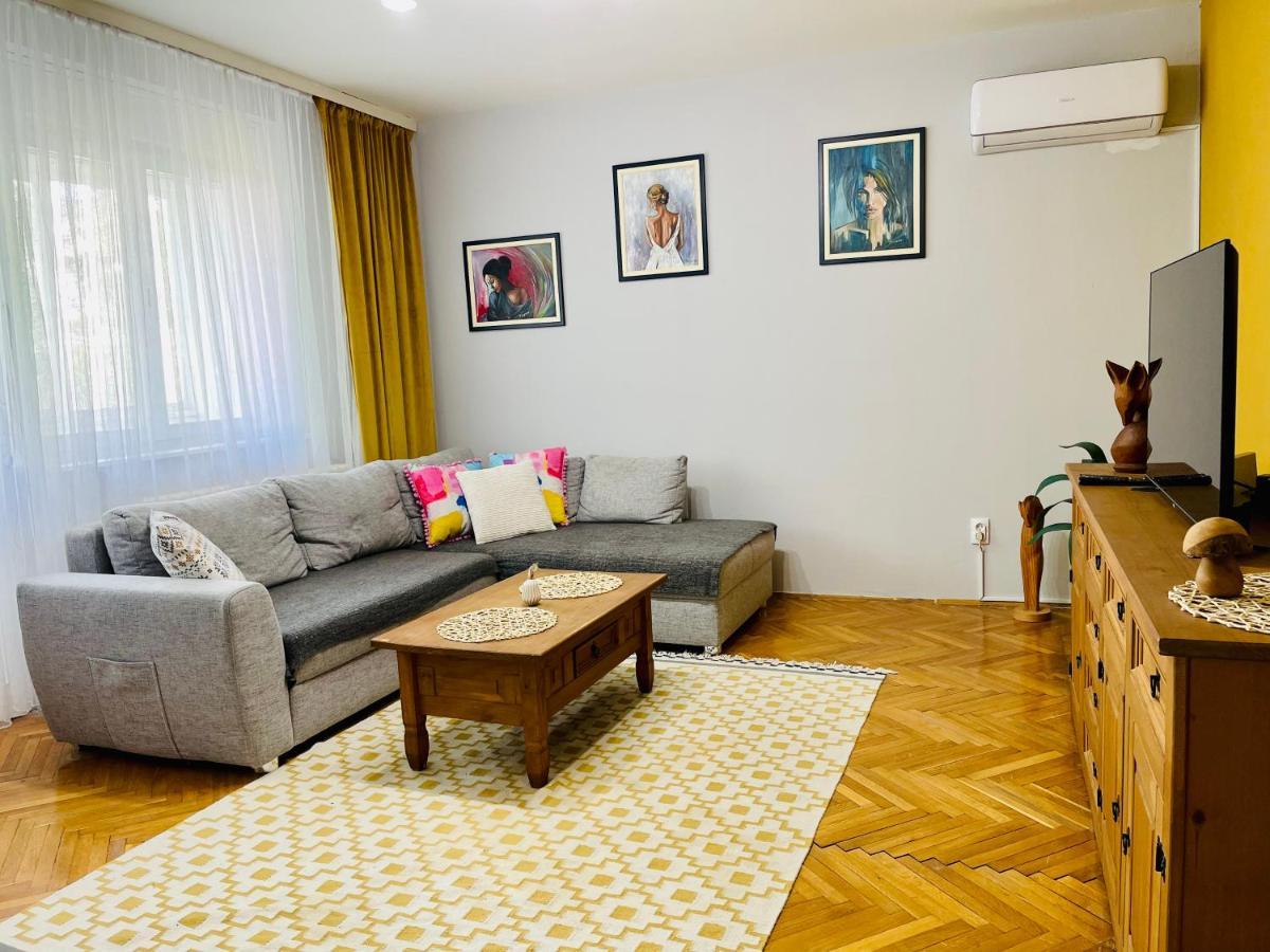 Apartman Jelena II Apartamento Sremska Mitrovica Exterior foto