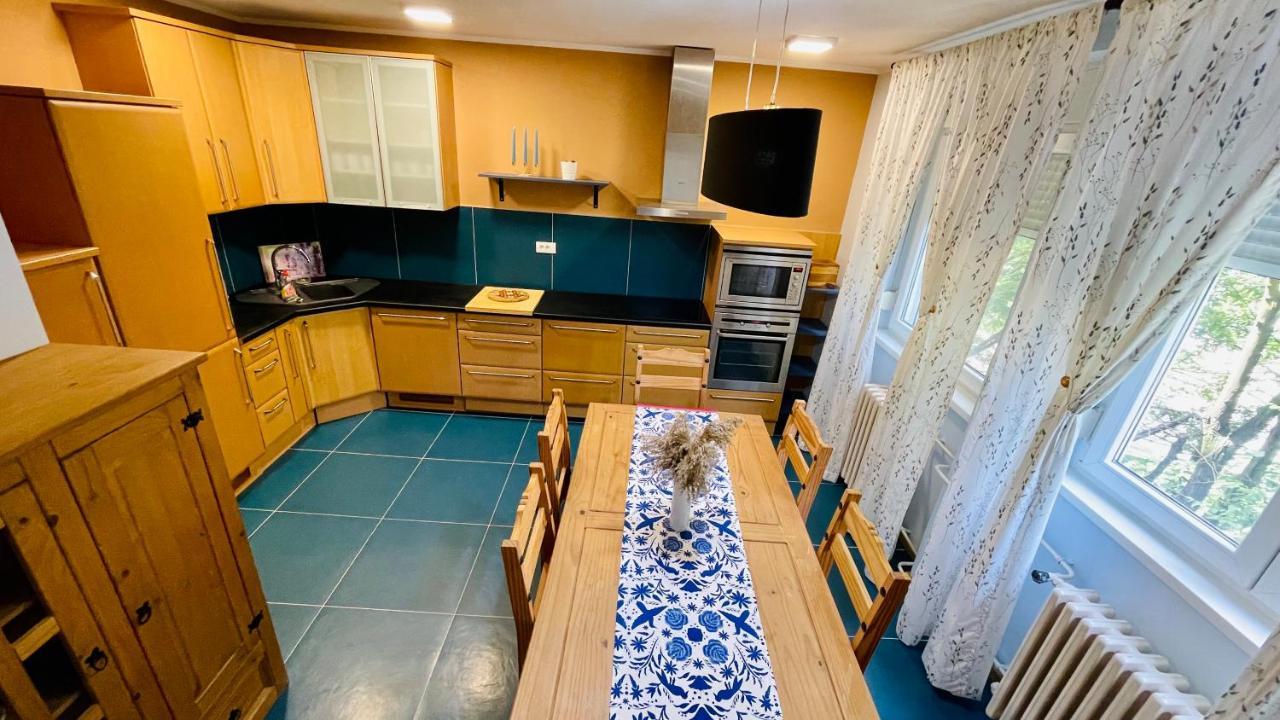 Apartman Jelena II Apartamento Sremska Mitrovica Exterior foto
