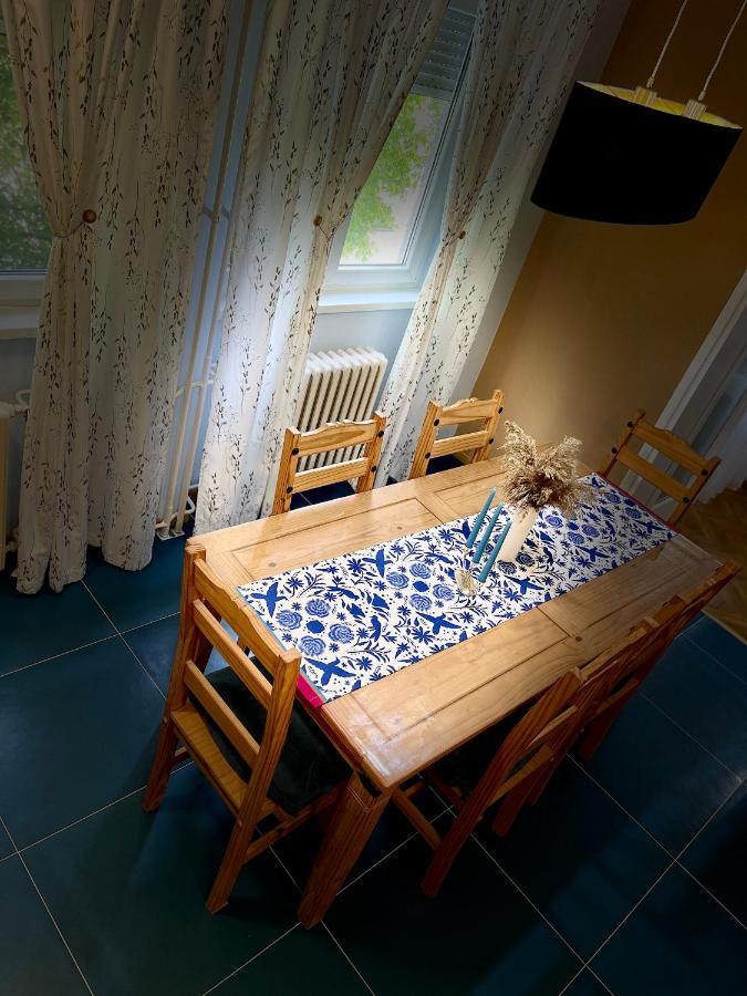 Apartman Jelena II Apartamento Sremska Mitrovica Exterior foto
