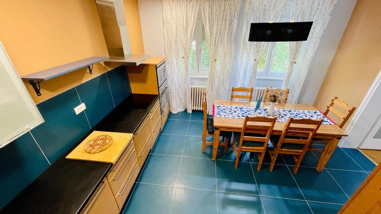 Apartman Jelena II Apartamento Sremska Mitrovica Exterior foto
